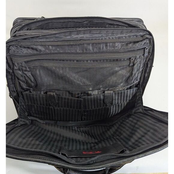 TUMI Alpha Expandable Large Leather Briefcase  Laptop Messenger Shoulder Bag - Picture 8 of 16